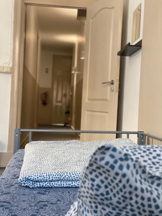 Sri-Indo Guest House Lisbon Bagian luar foto
