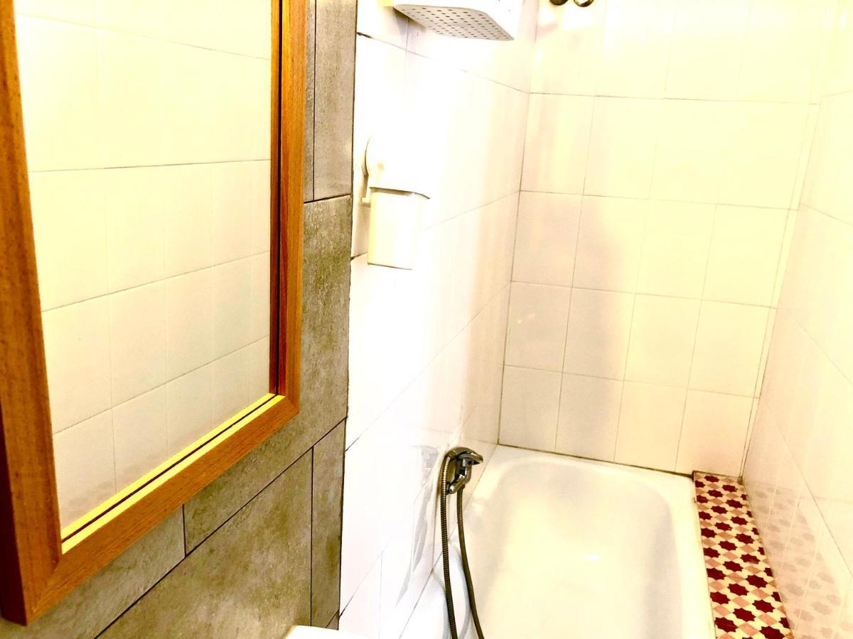 Sri-Indo Guest House Lisbon Bagian luar foto